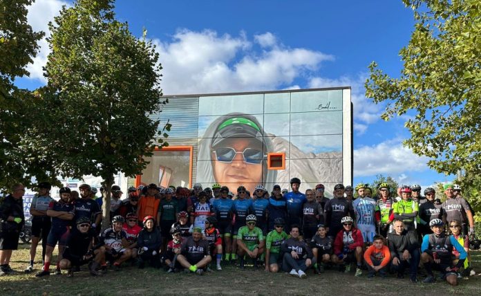 Lory Day 2024 foto dinanzi il murales di Lorenzo