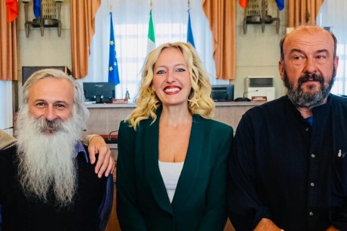 f2bc8053-1c54-4370-b3f8-ed4910dc9d04