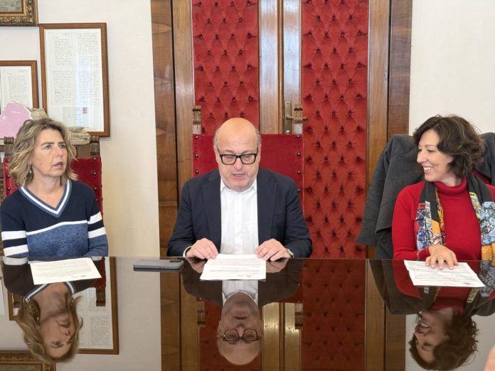 Pubblicato l'avviso per erogare contributi economici alle famiglie di Pescara