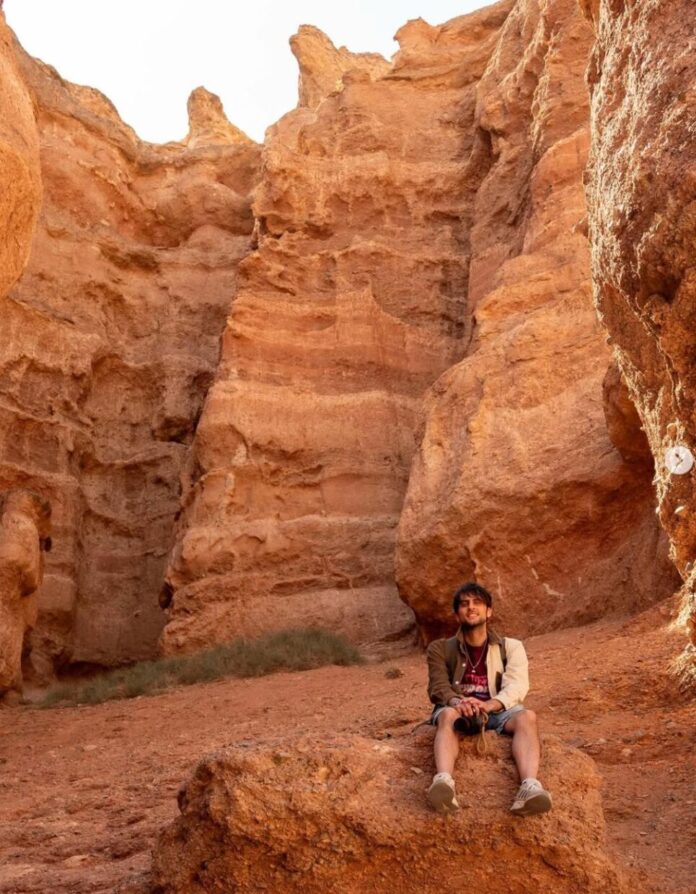 Davide Lupinetti nel canyon in Kazakistan
